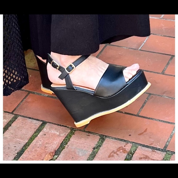 Linda Fabulous comfortable Black Wedge heels Sandals - Picture 4 of 4